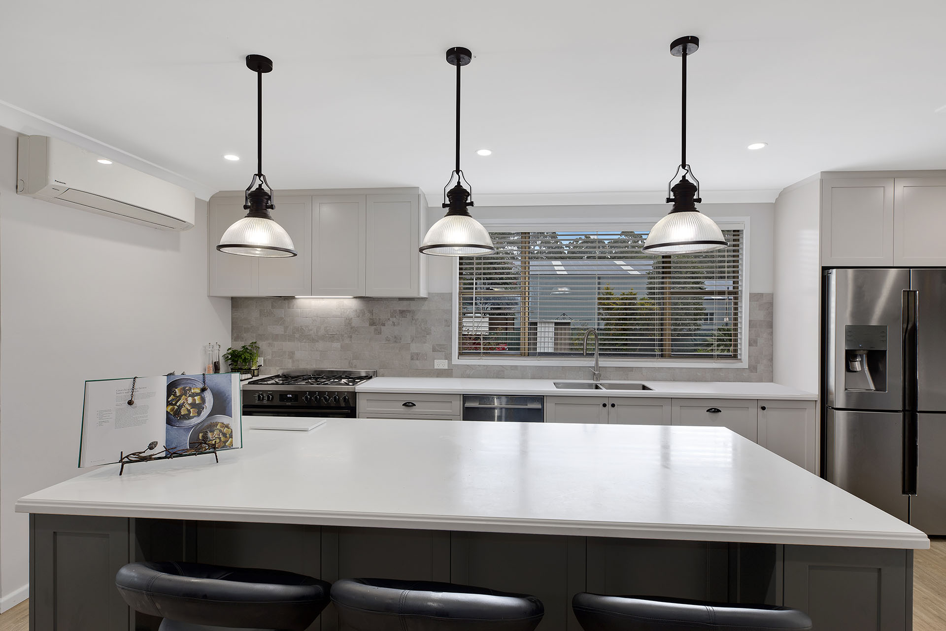 Dujour Living – Anne Zele Dujour Living - Anne Zele